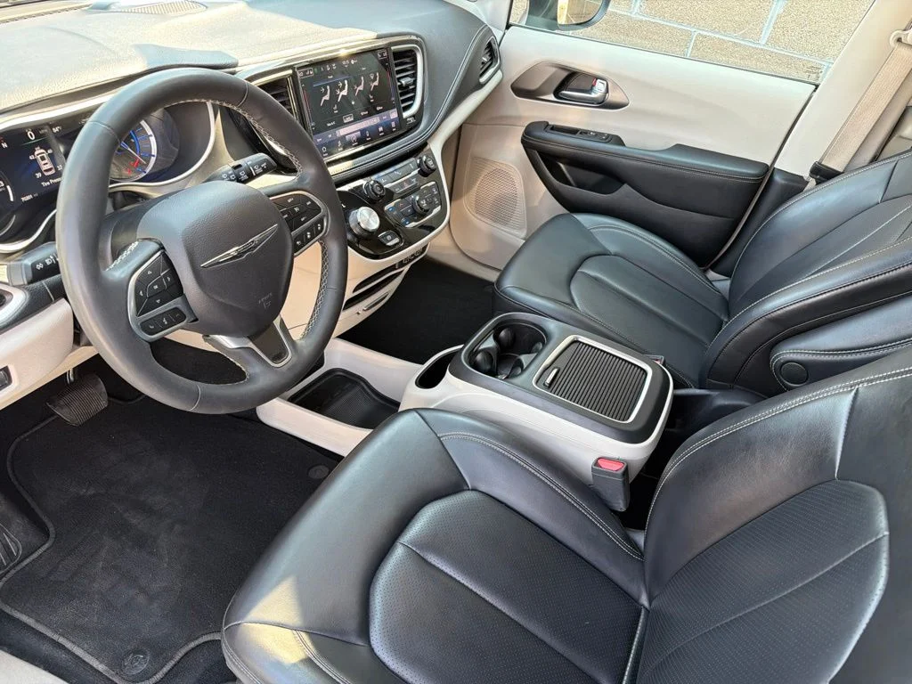 Used 2023 Black Chrysler Touring L image 8