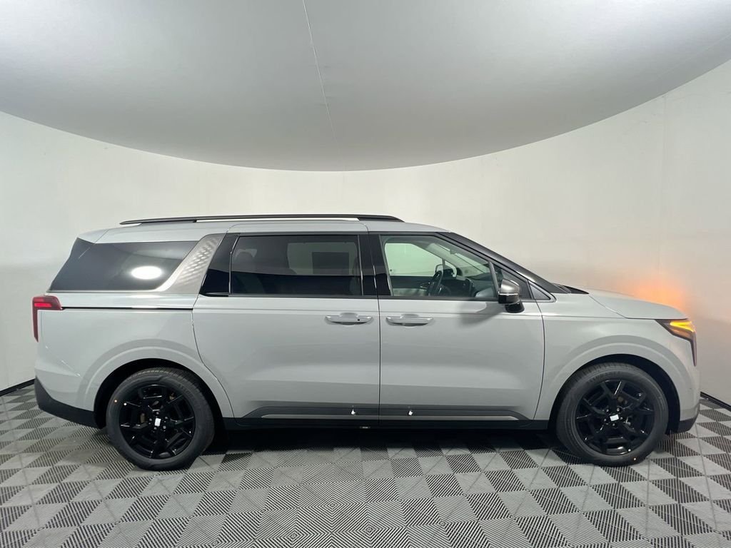 New 2026 Ceramic Silver Kia SX image 2