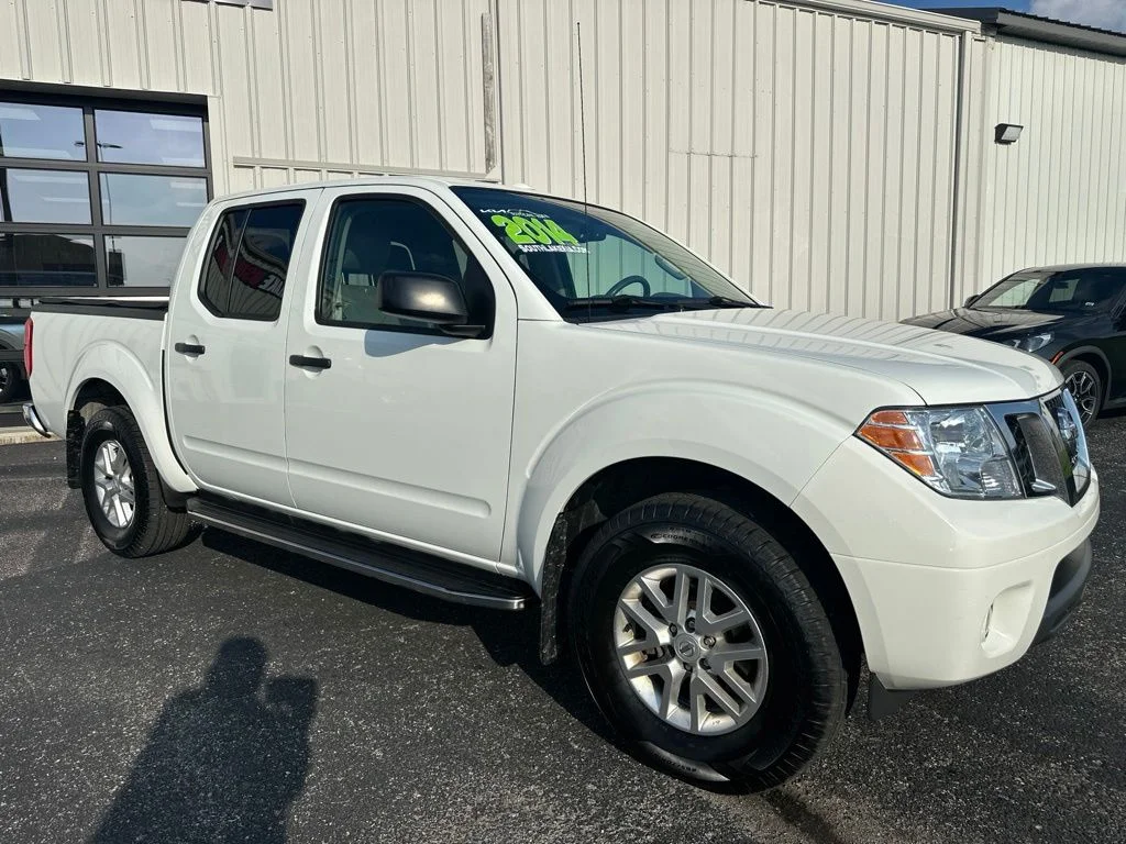 Used 2014 White Nissan SV image 7