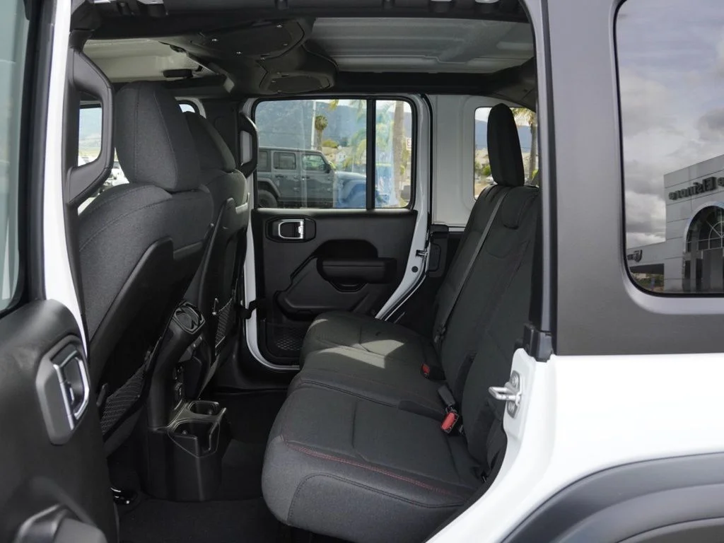 New 2026 Bright White Clear-Coat Exterior Paint Jeep Rubicon image 20