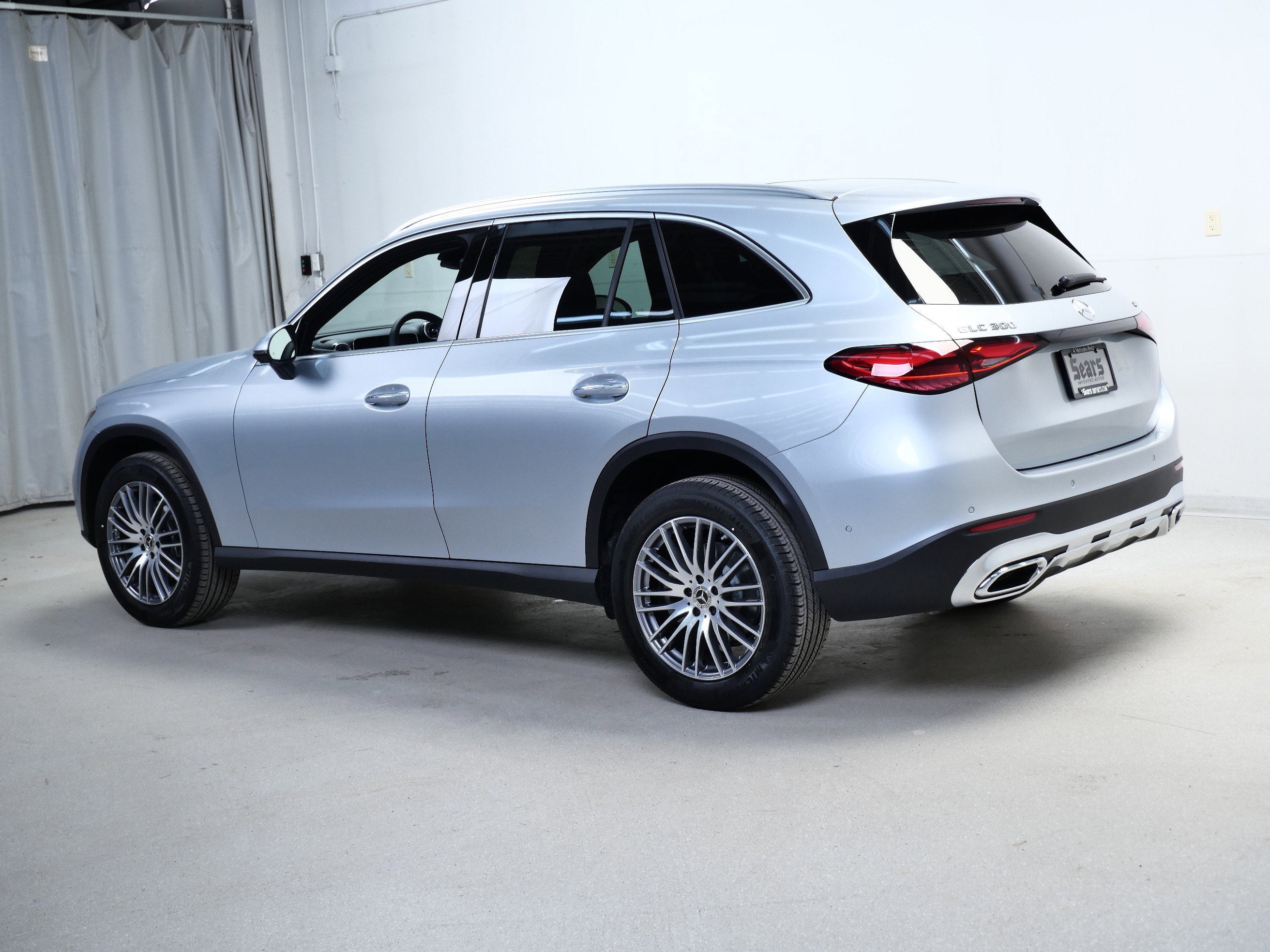 New 2026 Cirrus Silver Metallic Mercedes-Benz GLC 300 image 6