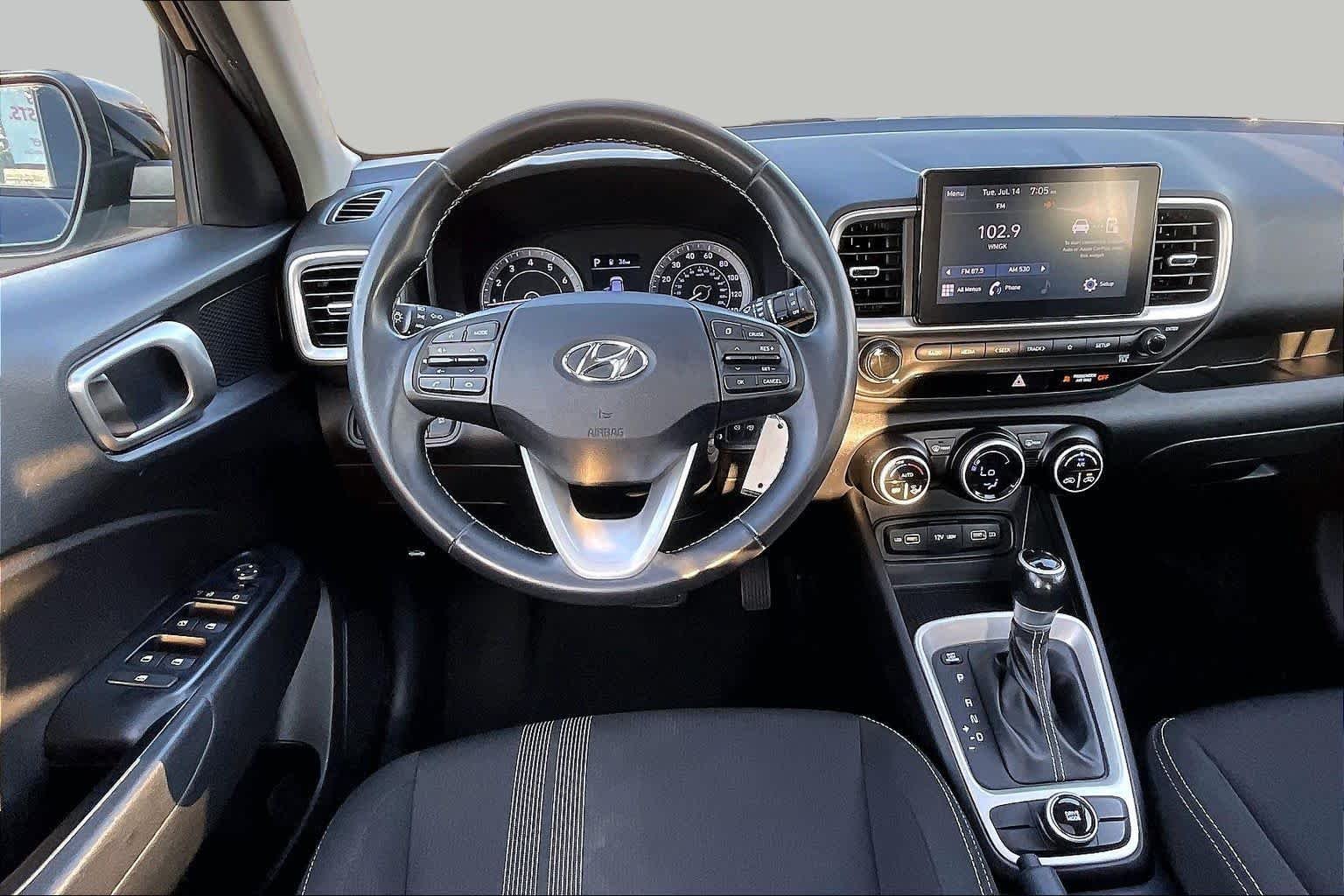 Used 2022 Black Noir Pearl Hyundai SEL image 11
