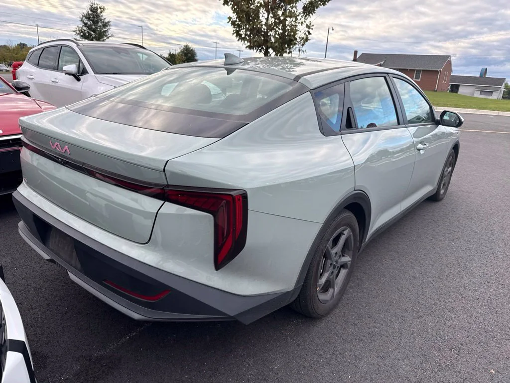 Used 2025 Blue Kia LXS image 4