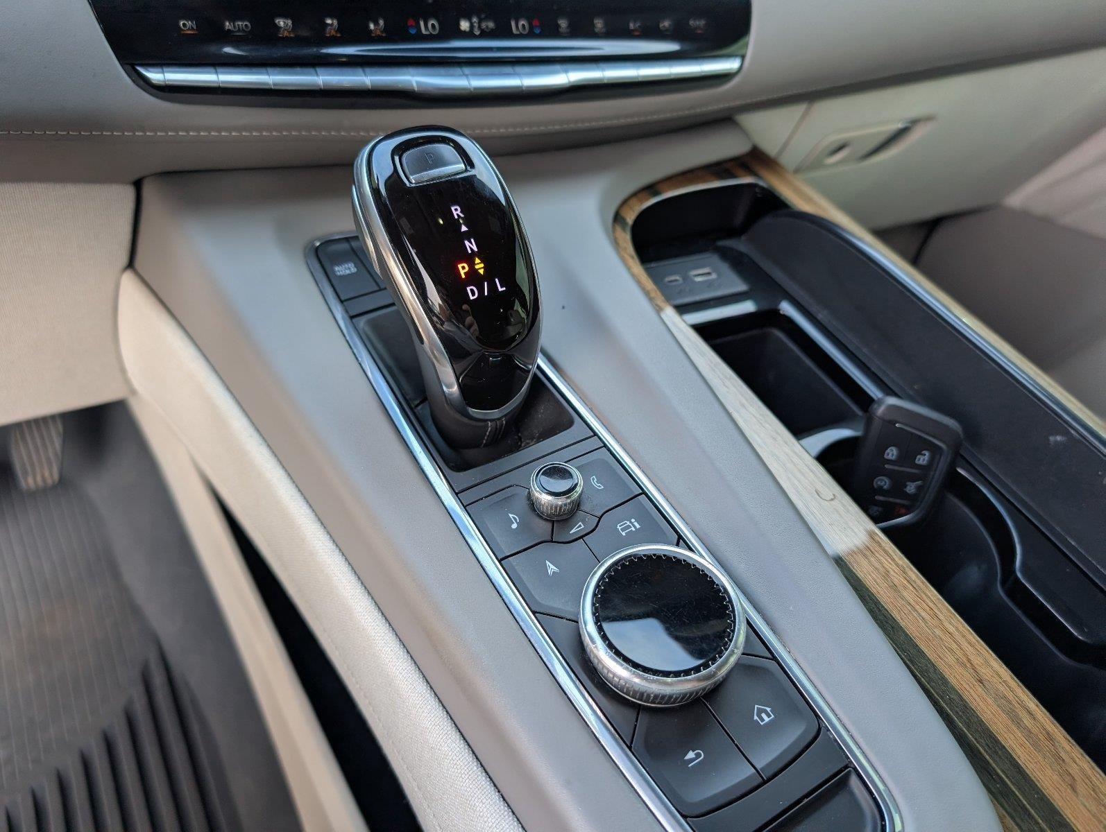 Used 2021 CRYSTAL WHITE TRICOAT Cadillac Premium Luxury Platinum image 21