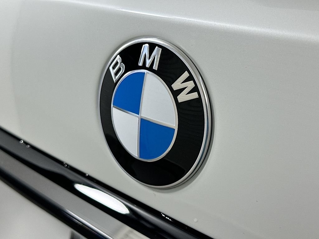 Used 2026 Mineral White Metallic BMW xDrive40i image 22