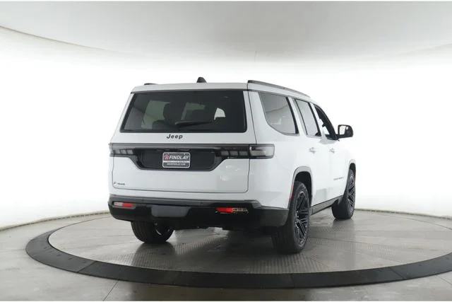 New 2026 Bright White Clear-Coat Exterior Paint Jeep Limited Reserve image 7