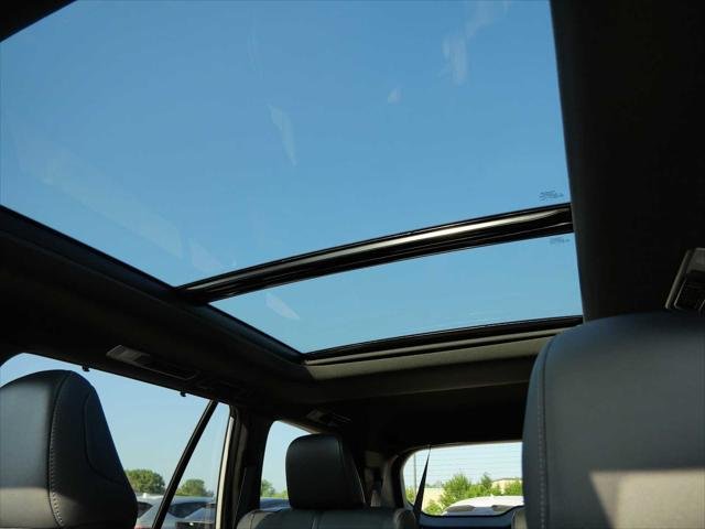 Certified Used 2026 WIND CHILL PEARL Toyota  image 32