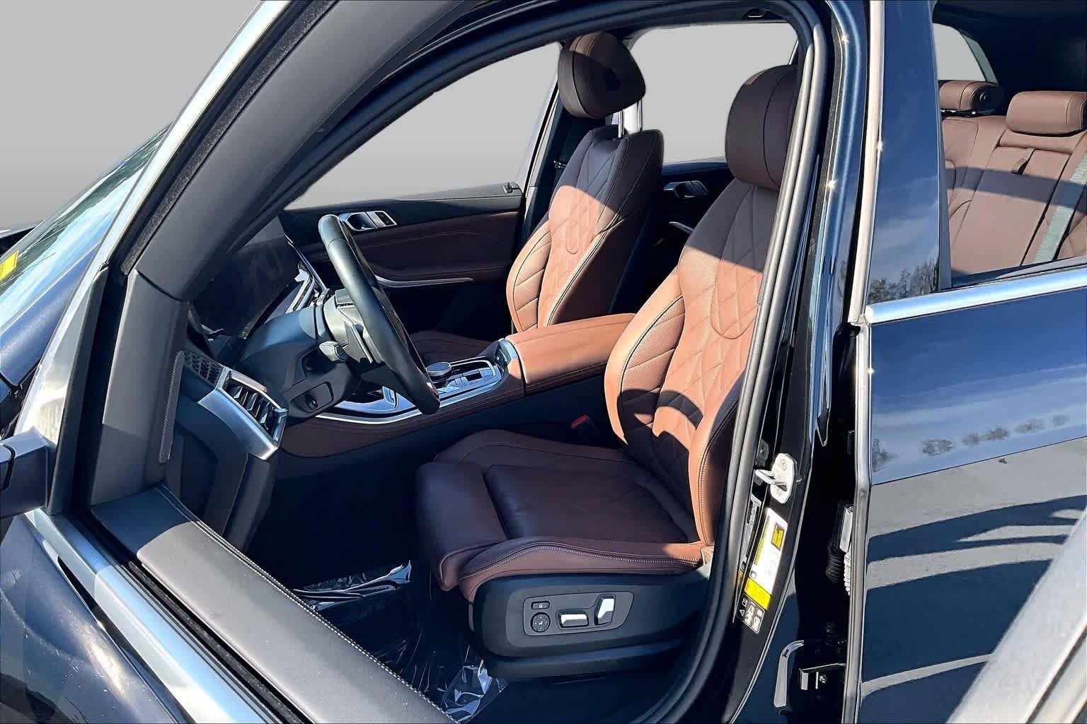 Used 2024 Black Sapphire Metallic BMW xDrive40i image 8