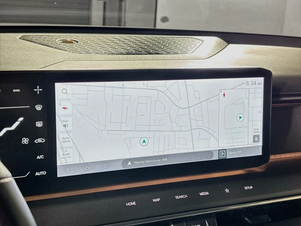 Used 2024 Ivory Kia Land image 16