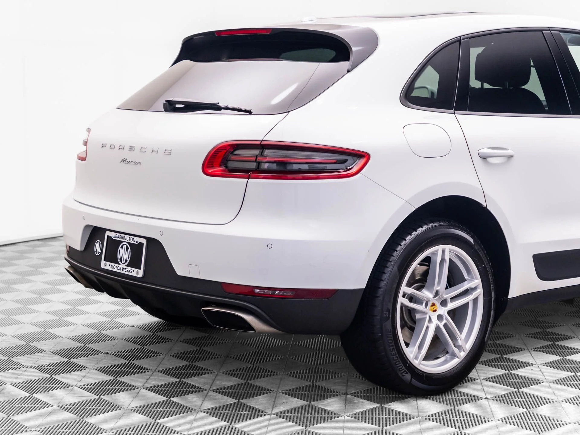 Used 2017  Porsche  image 33