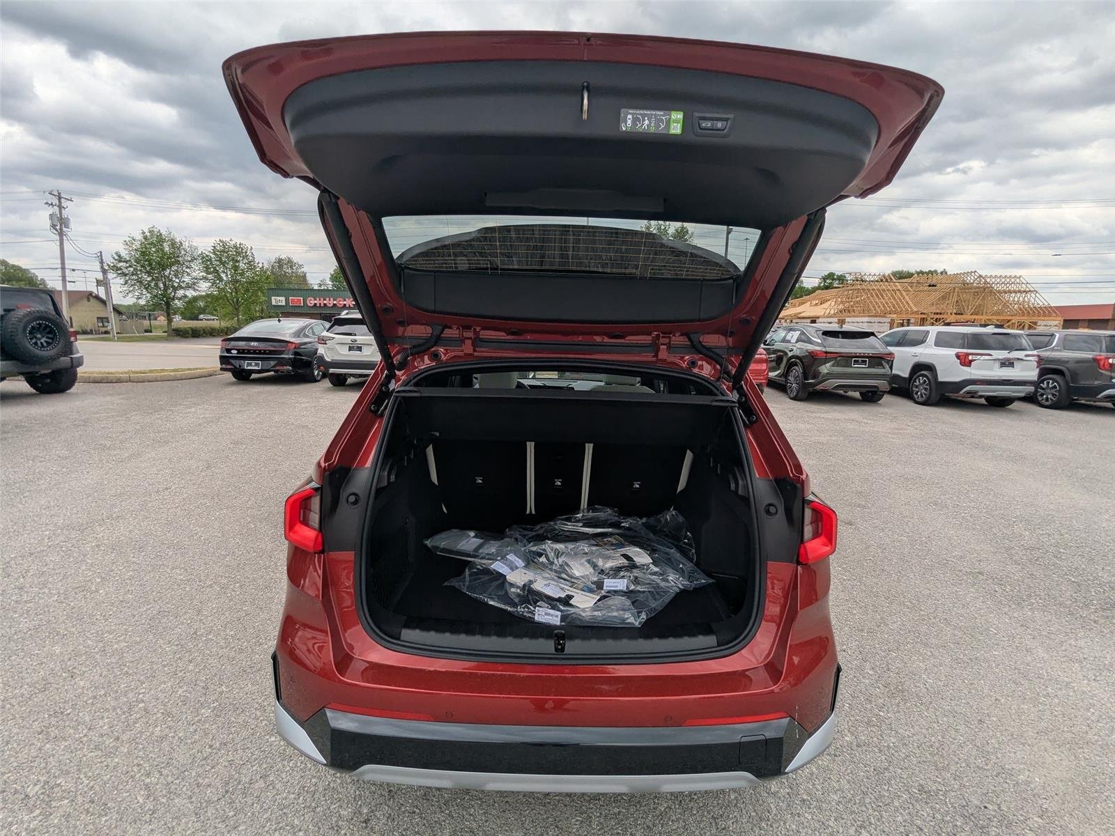 New 2026 Vegas Red Metallic BMW xDrive28i image 28