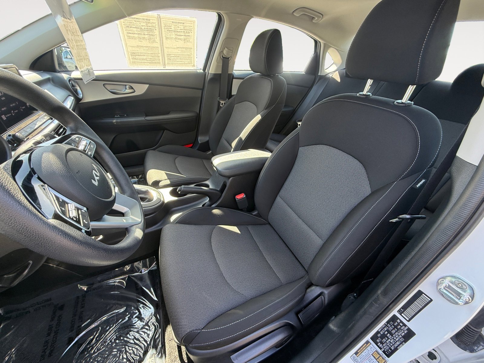 Used 2022 Snow White Pearl Kia LXS image 10