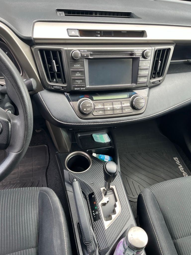 Used 2013 Classic Silver Metallic Toyota XLE image 11