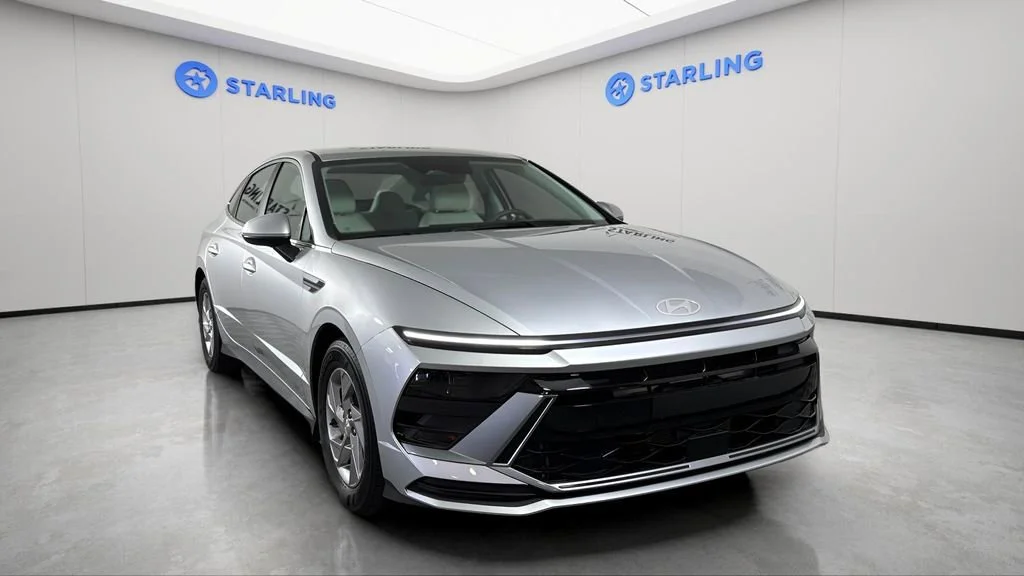 Used 2025 Silver Hyundai SE image 15