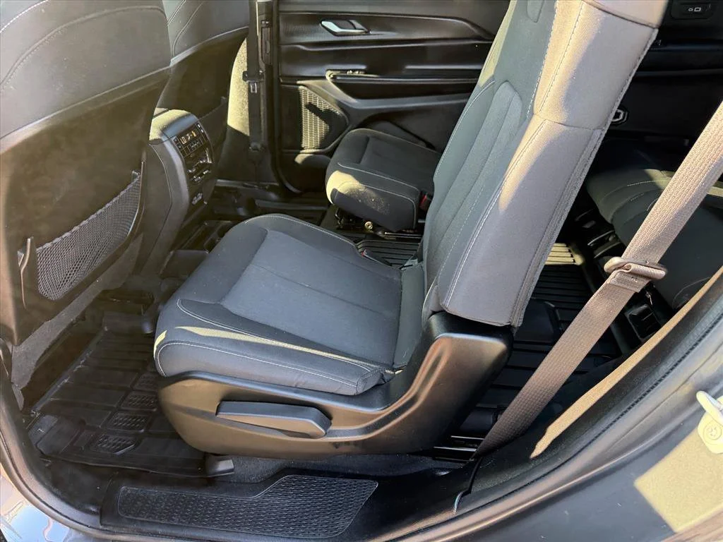 Used 2023 Gray Jeep Laredo image 11