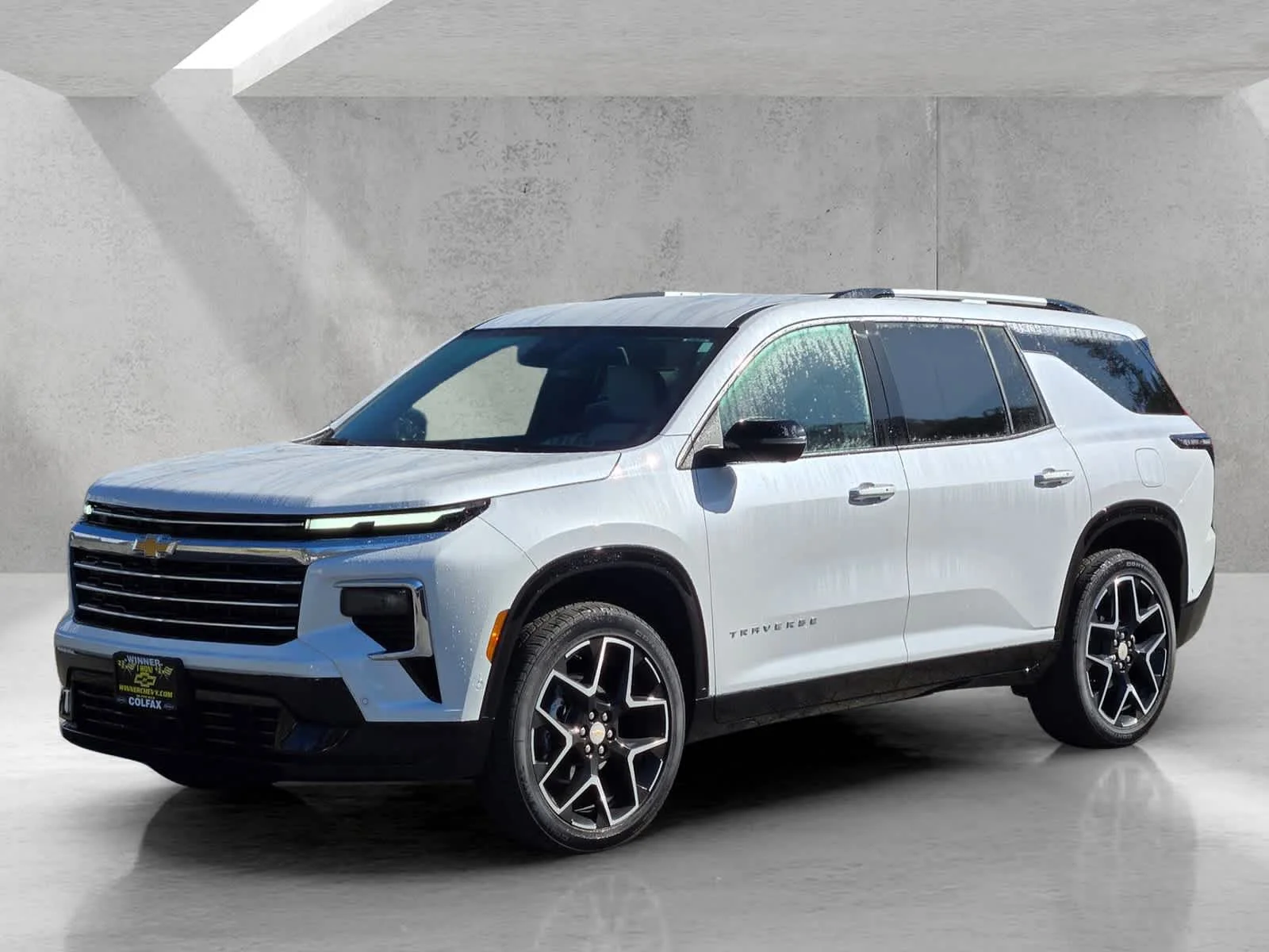 New 2025 Iridescent Pearl Tricoat Chevrolet High Country image 8