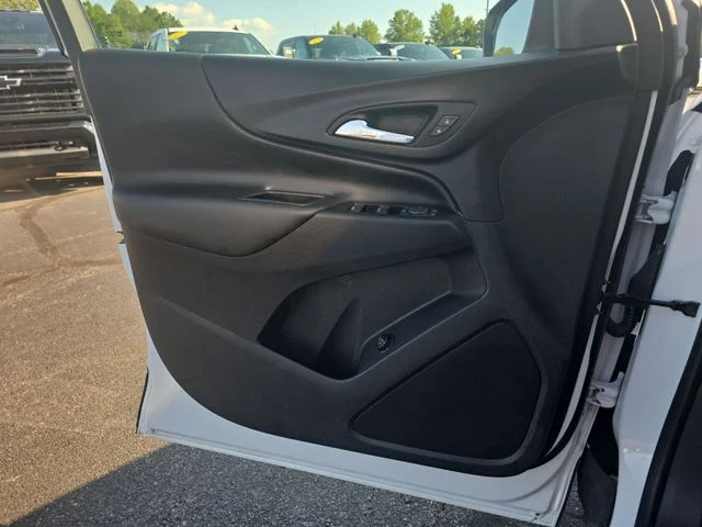 Used 2022 White Chevrolet LT image 27