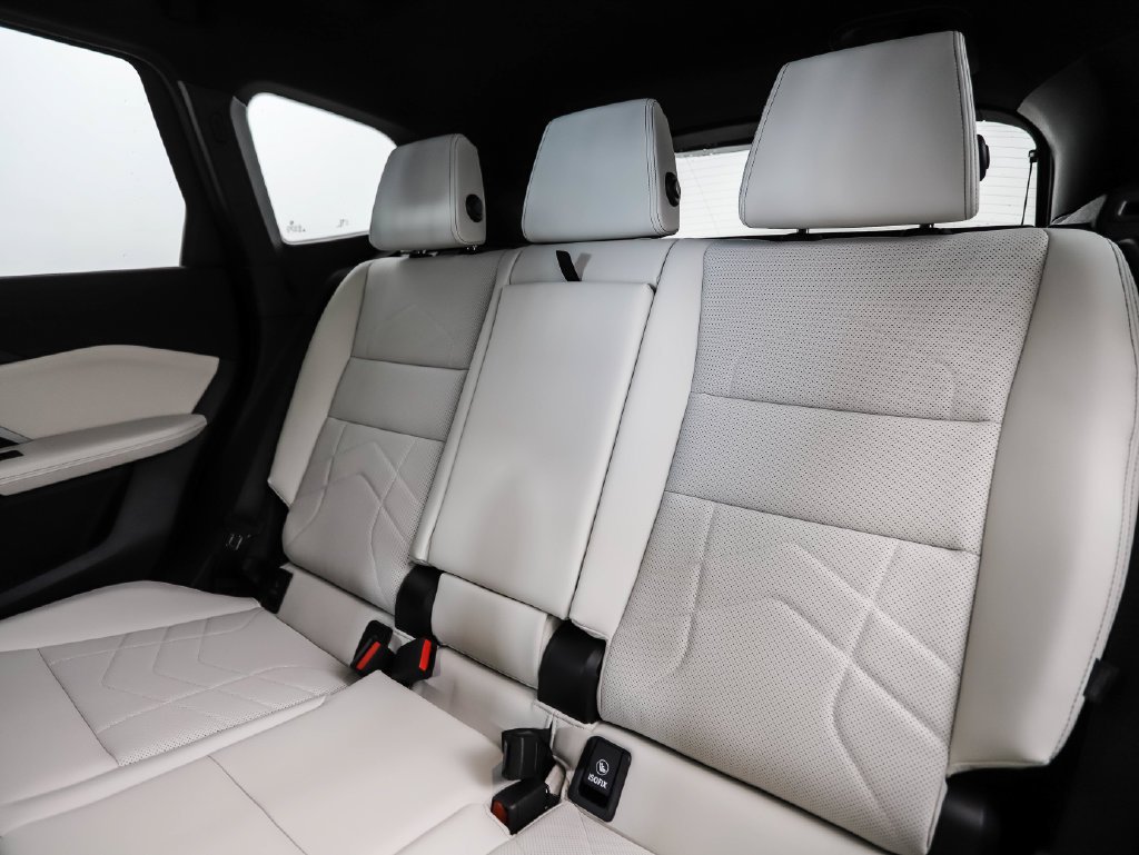 New 2027 Silver Metallic BMW xDrive28i image 23