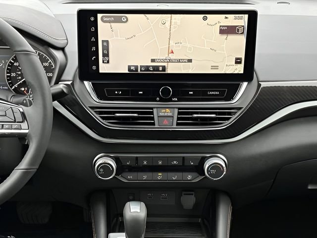 2025 Nissan Altima SR - Photo 10