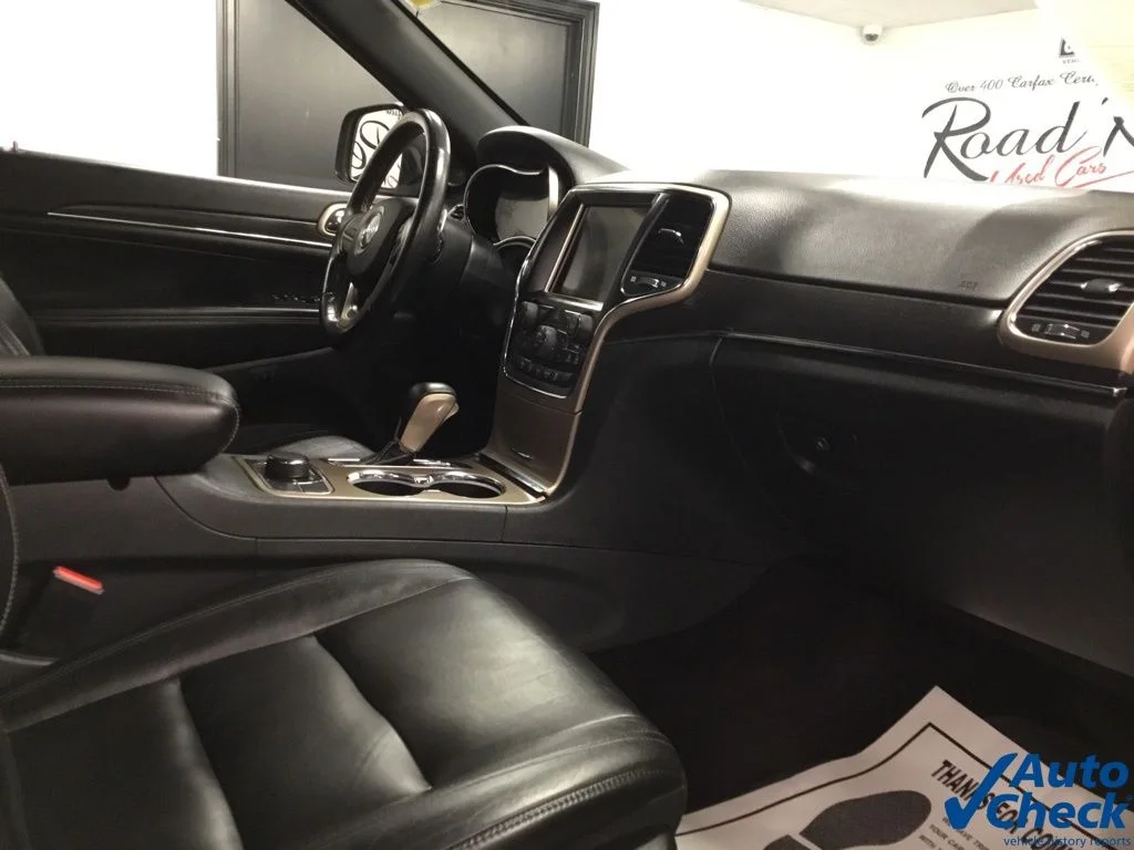 Used 2016 Silver Jeep Limited image 38