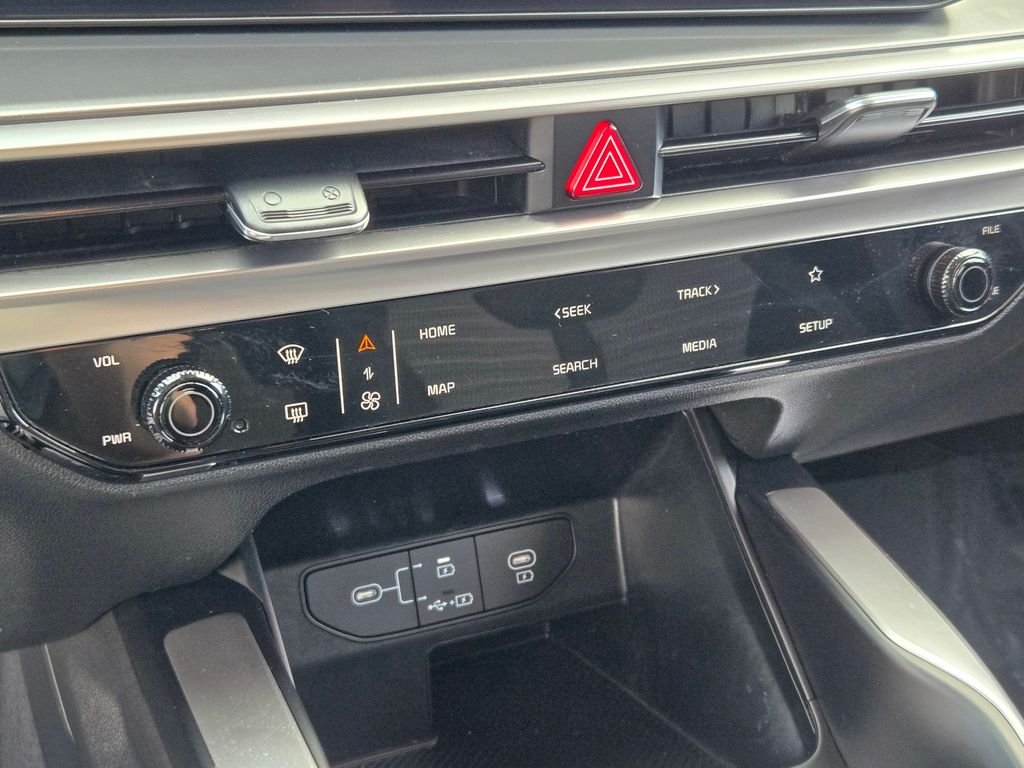 2024 Kia Sorento LX - Photo 36
