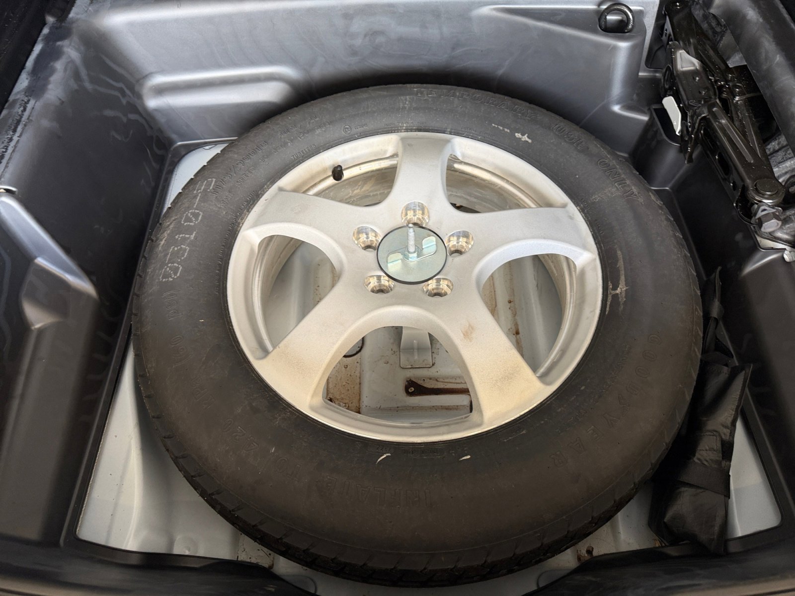 Certified Used 2023 Bright White Clearcoat Jeep Altitude image 40