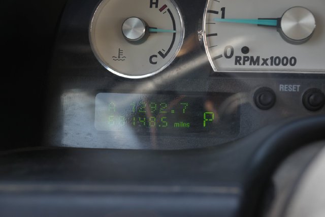 Used 2005 Gold Ford Base image 17