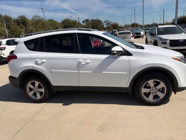 Used 2015 Super White Toyota XLE image 2
