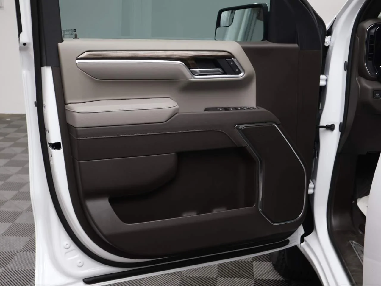 New 2026 Summit White Chevrolet LT image 30