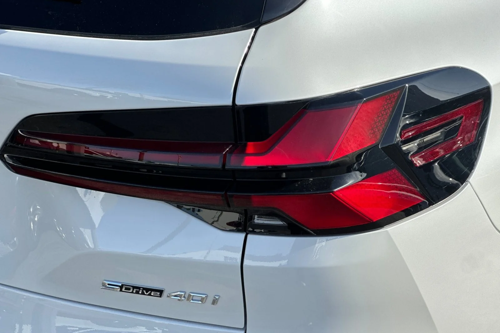 New 2026 Mineral White Metallic BMW sDrive40i image 27