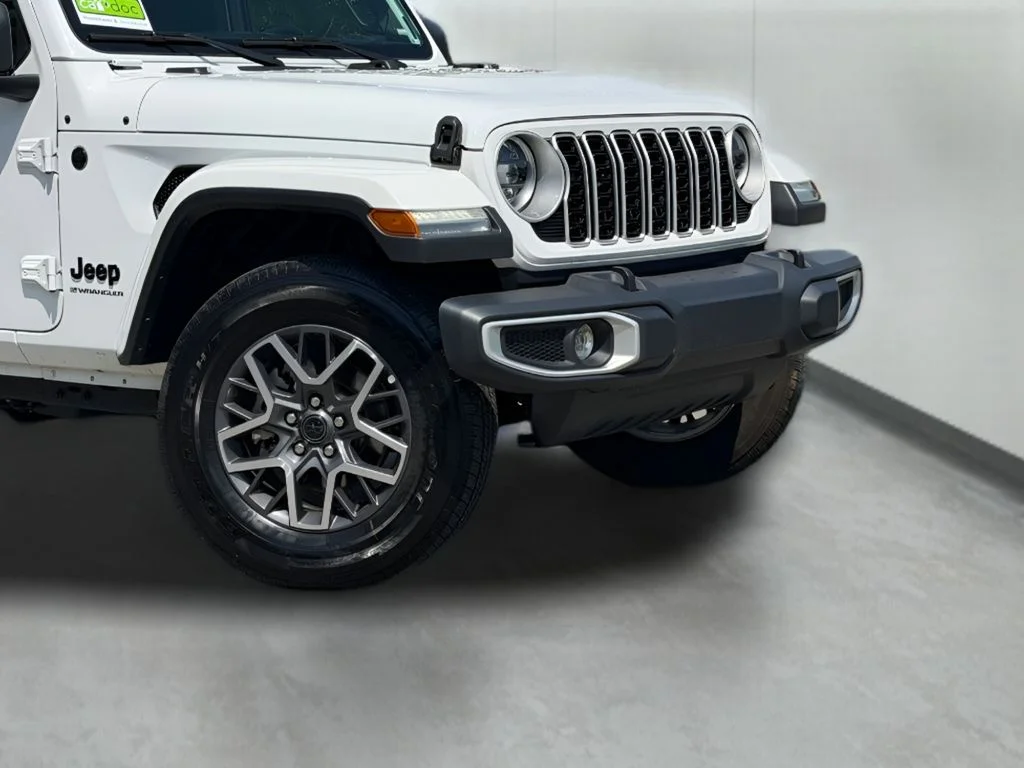 Used 2025 Bright White Clearcoat Jeep Sahara image 3