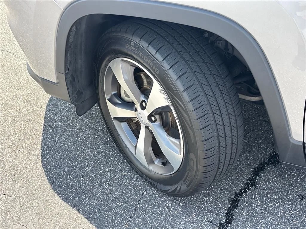 Used 2022 Silver Jeep Limited image 27