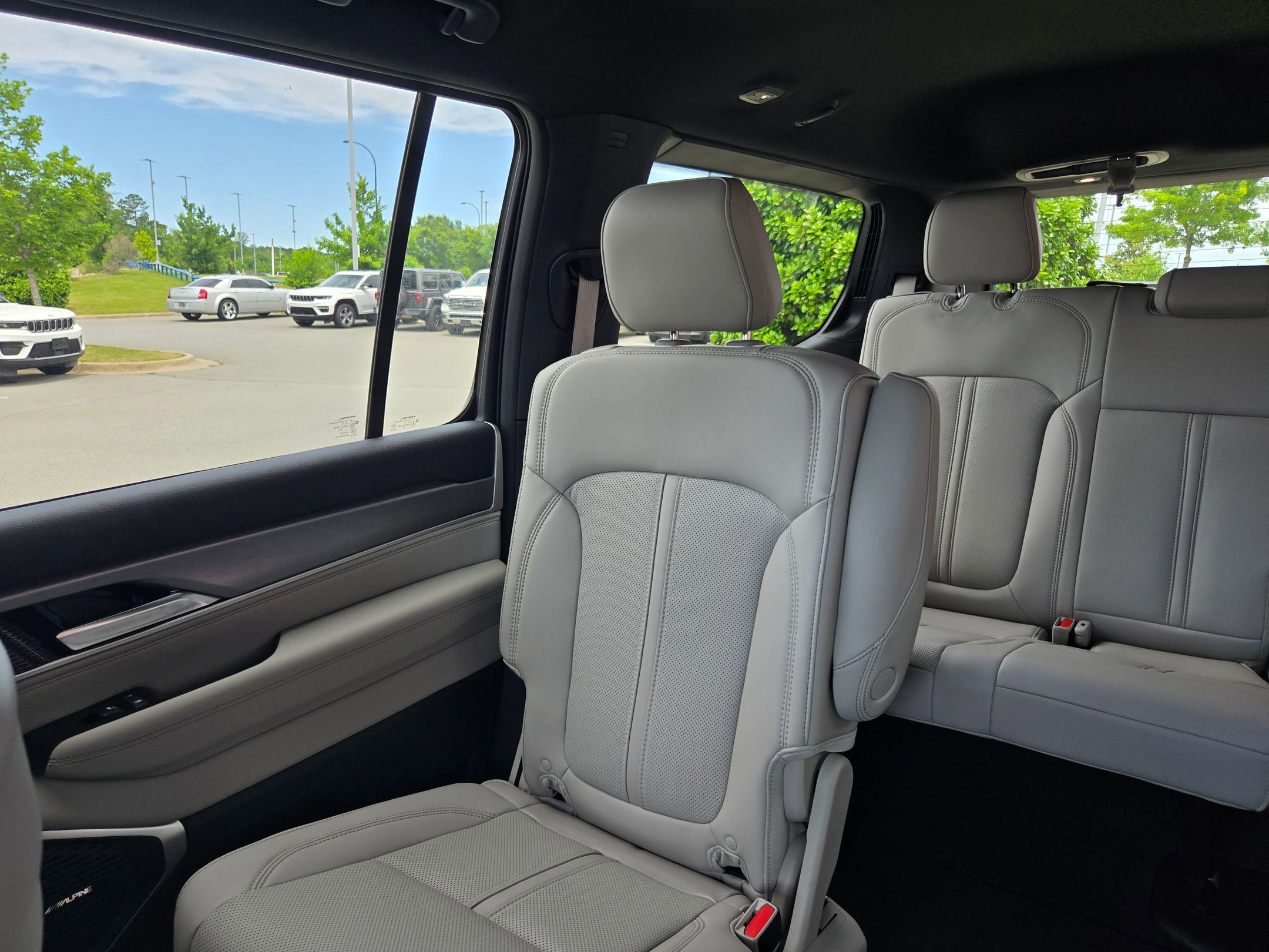 New 2026 Silver-Zynith Exterior Paint Jeep  image 12