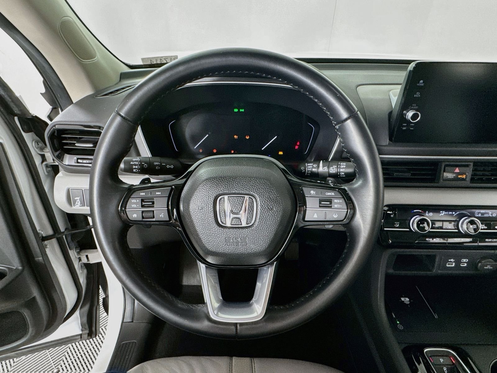 Used 2024 Platinum White Pearl Honda EX-L image 13