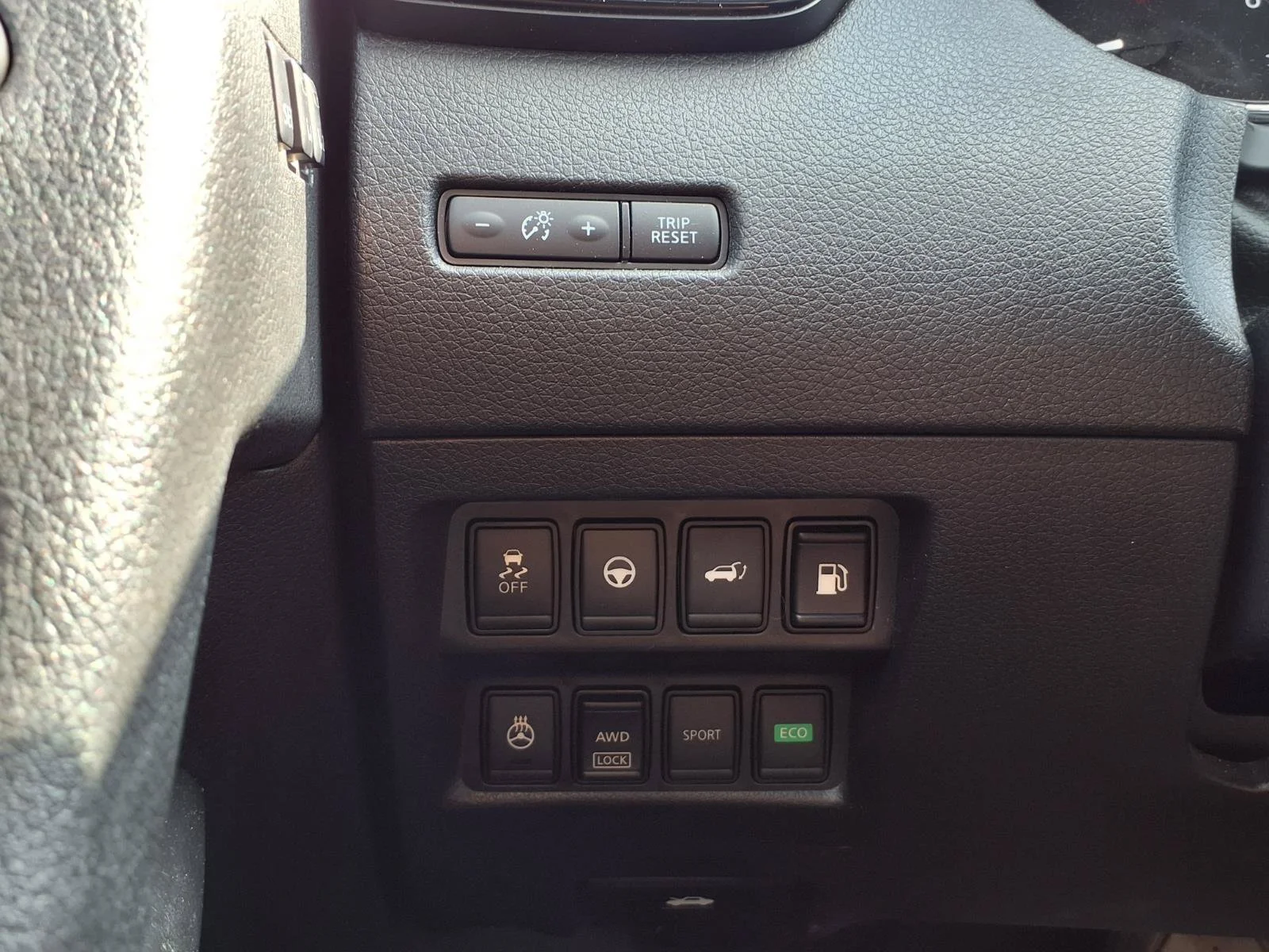 Used 2019 Gun Metallic Nissan SL image 15