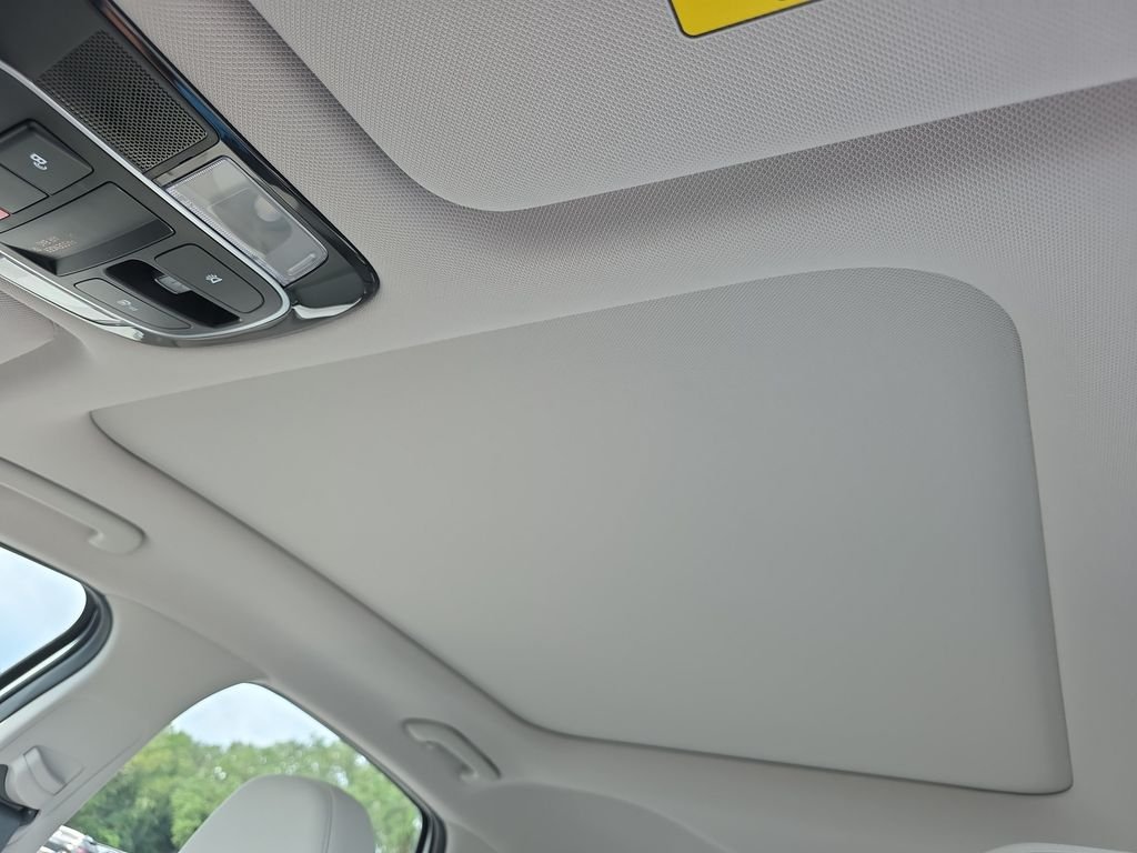 Used 2025 Aero Silver Hyundai SEL Convenience image 30