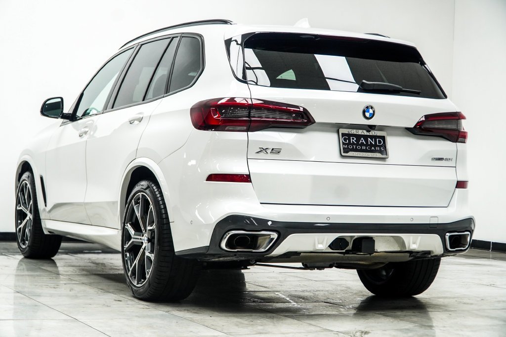 Used 2023 White BMW sDrive40i image 13