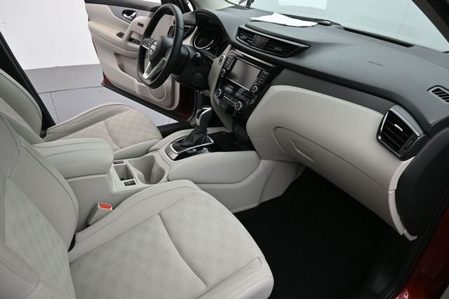 Used 2020 Scarlet Nissan SV image 29