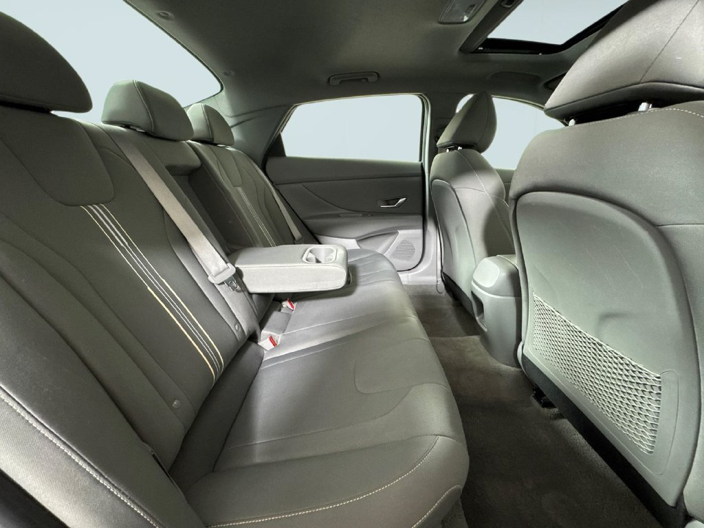 Used 2025 Gray Hyundai SEL Convenience image 15