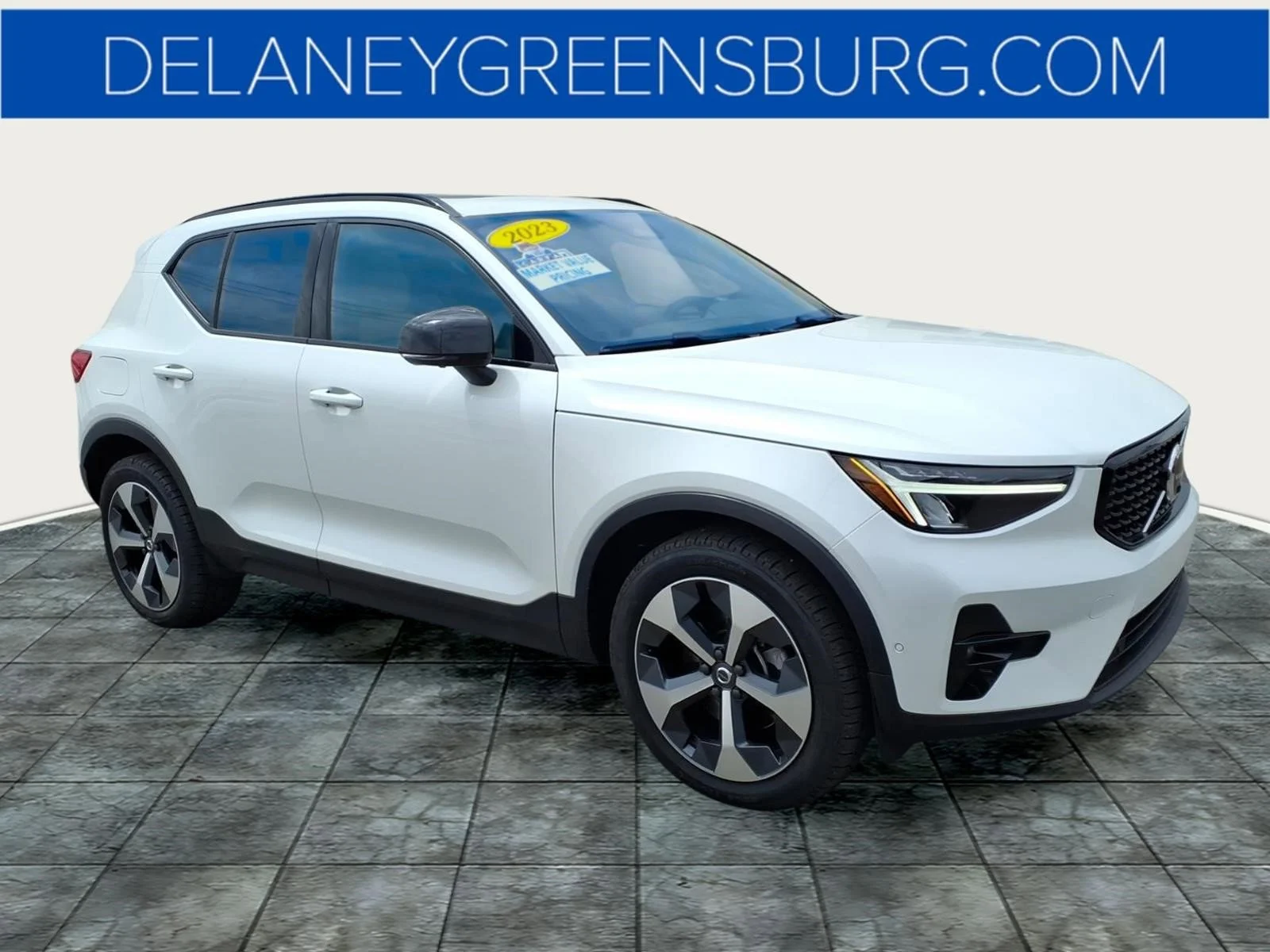 2023 Volvo XC40 B5 Plus Dark AWD's photo