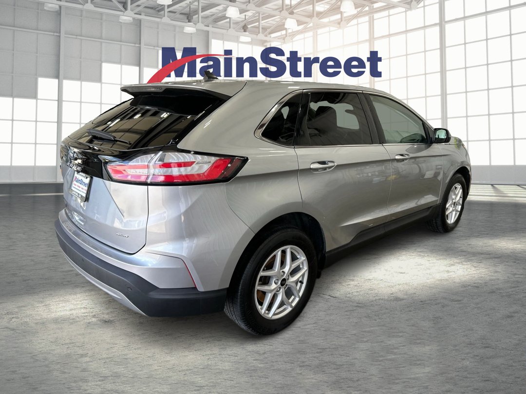 Used 2024 Silver Ford SEL image 5