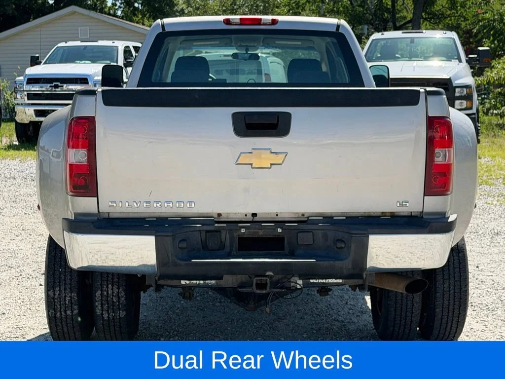 Used 2008 SILVER BIRCH METALLIC Chevrolet DRW Work Truck image 7