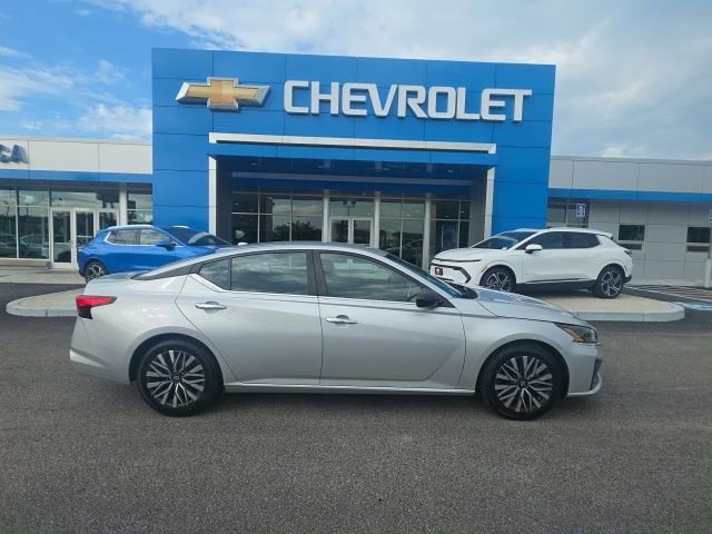 Used 2024 Brilliant Silver Metallic Nissan 2.5 SV image 2