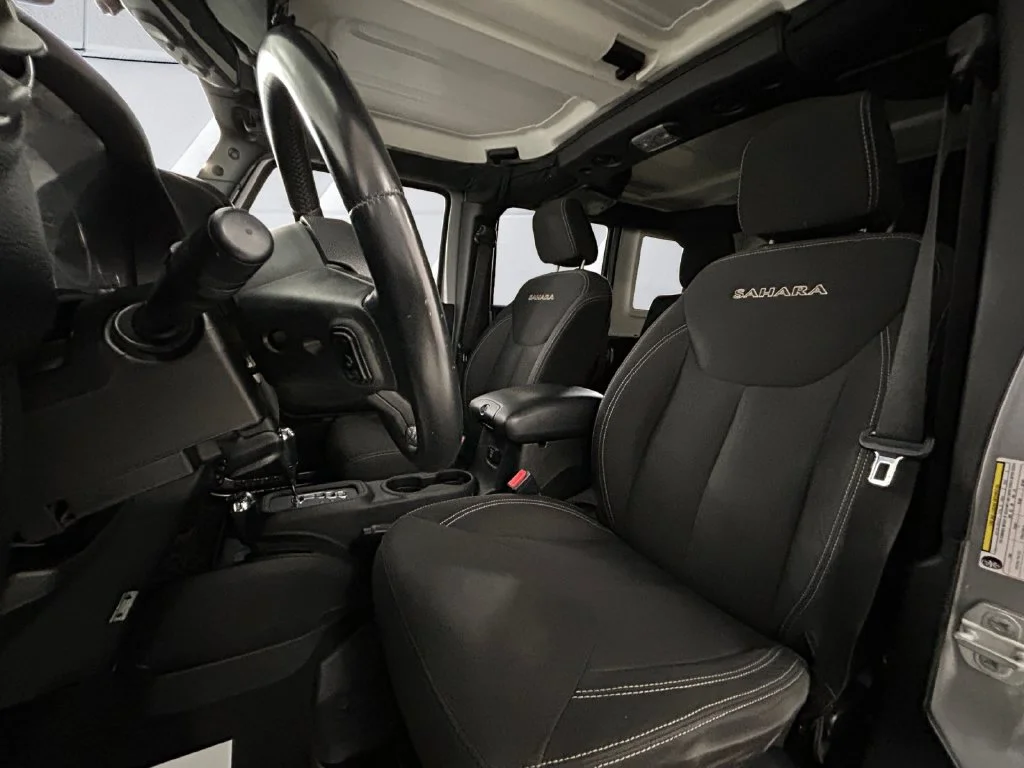 Used 2016 Silver Jeep Unlimited Sahara image 8