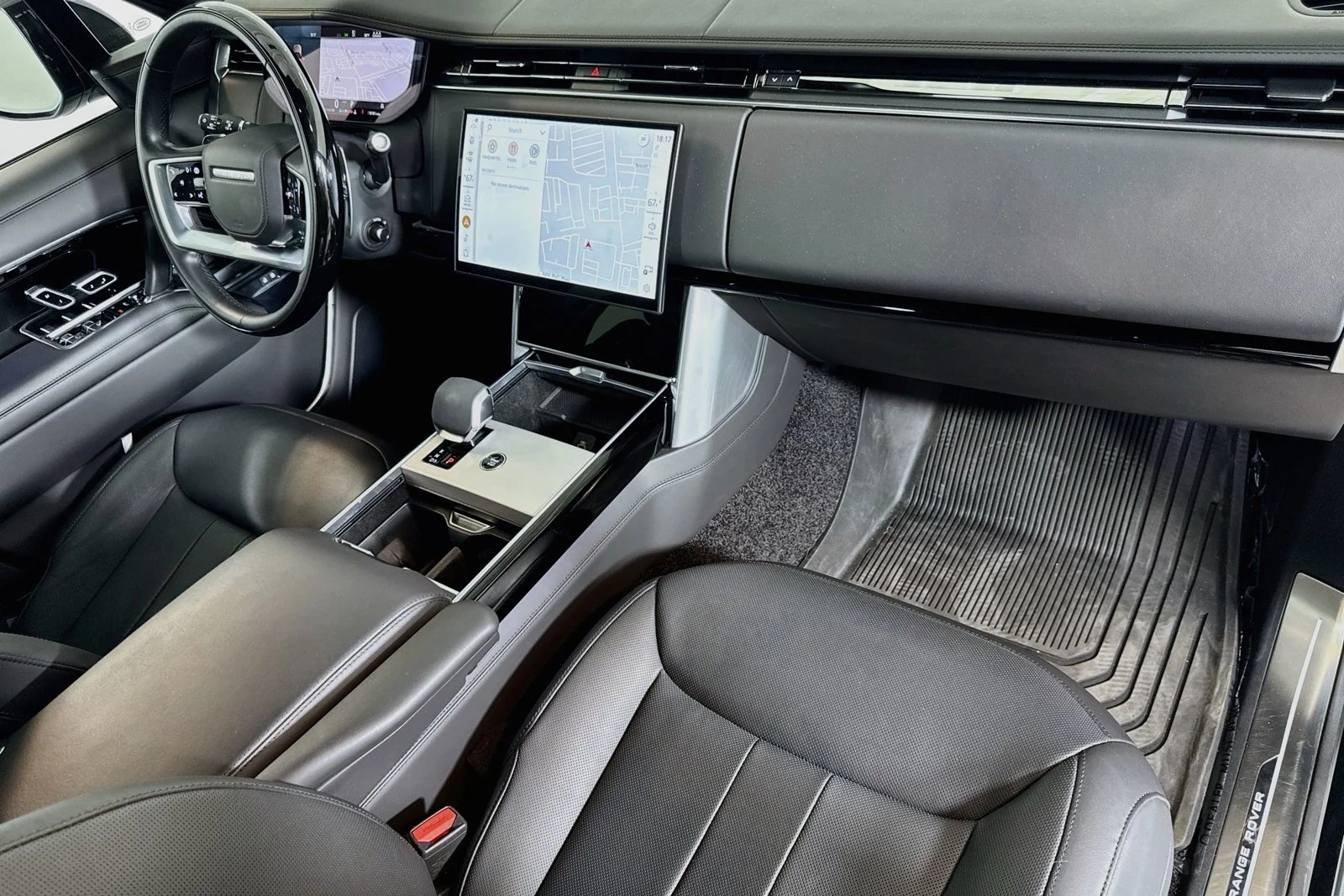 Used 2025 Santorini Black Metallic Land Rover SE image 28