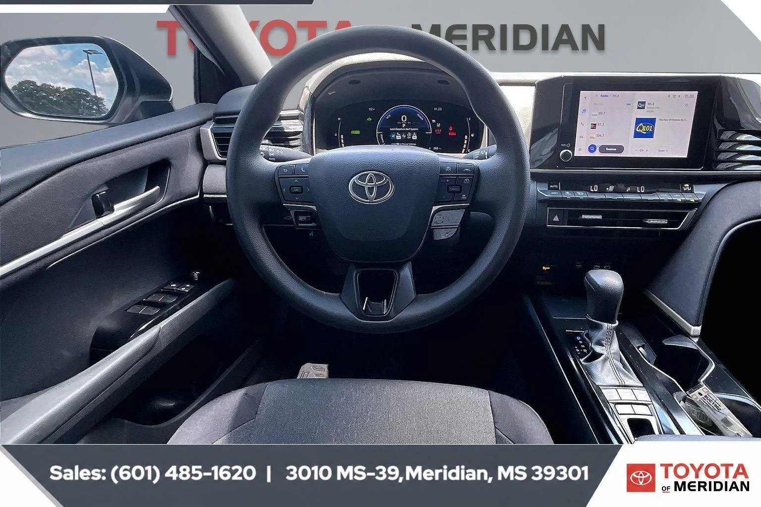 Used 2025 Ice Cap Toyota LE image 5