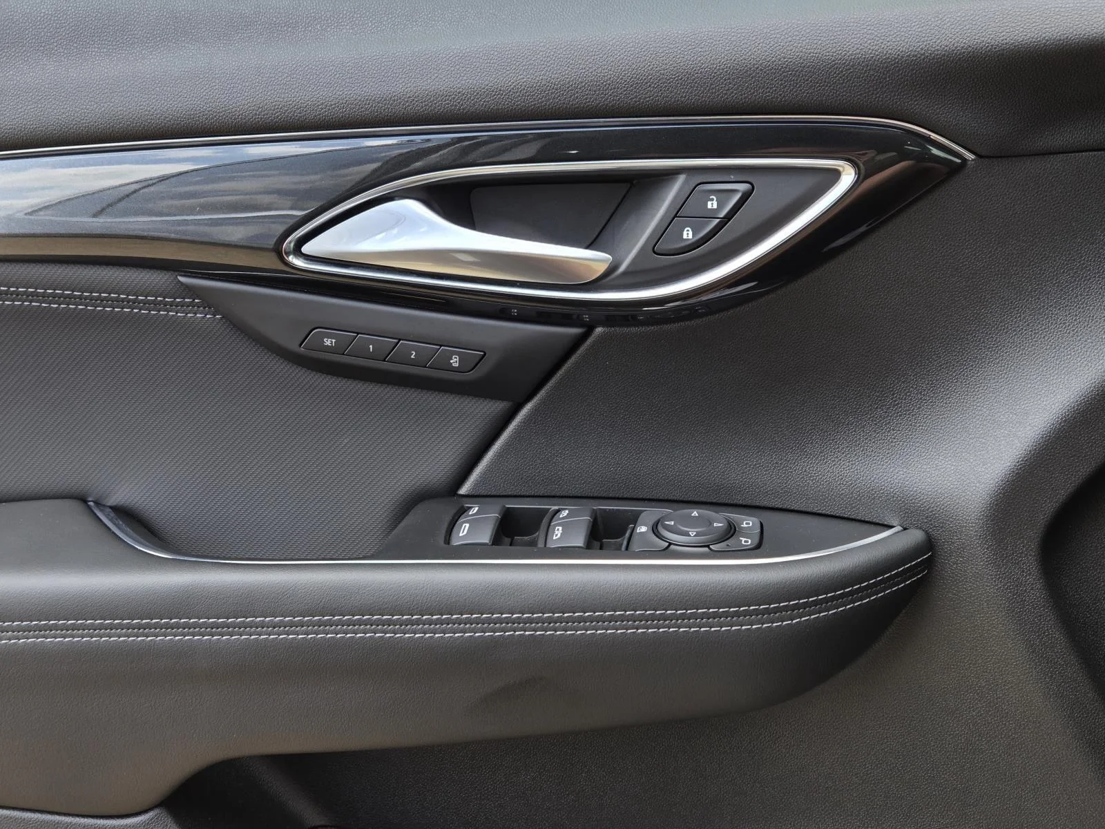 Used 2025 Ebony Twilight Metallic Buick Preferred image 27