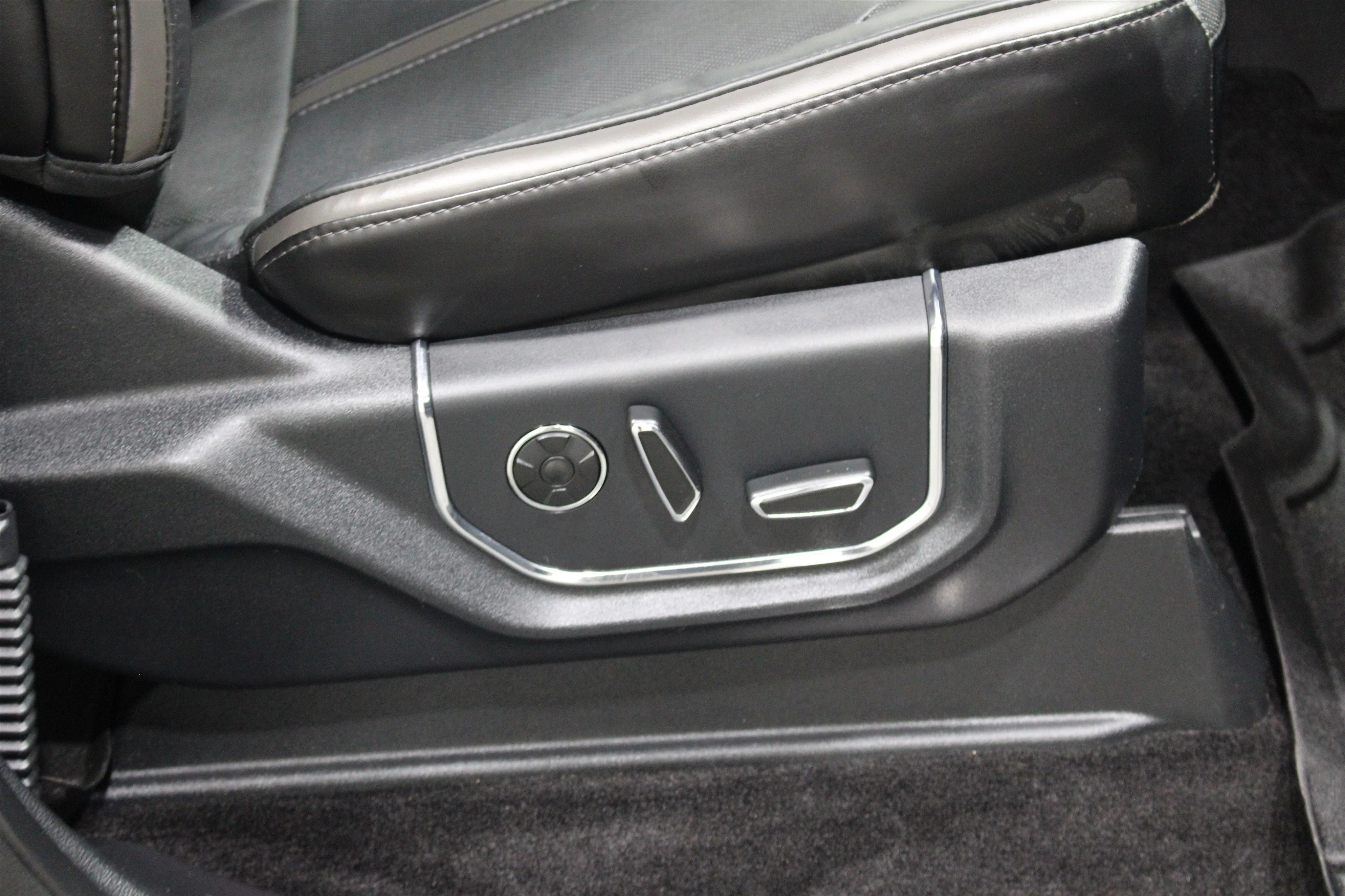 2016 Ford F-150 Platinum - Photo 26