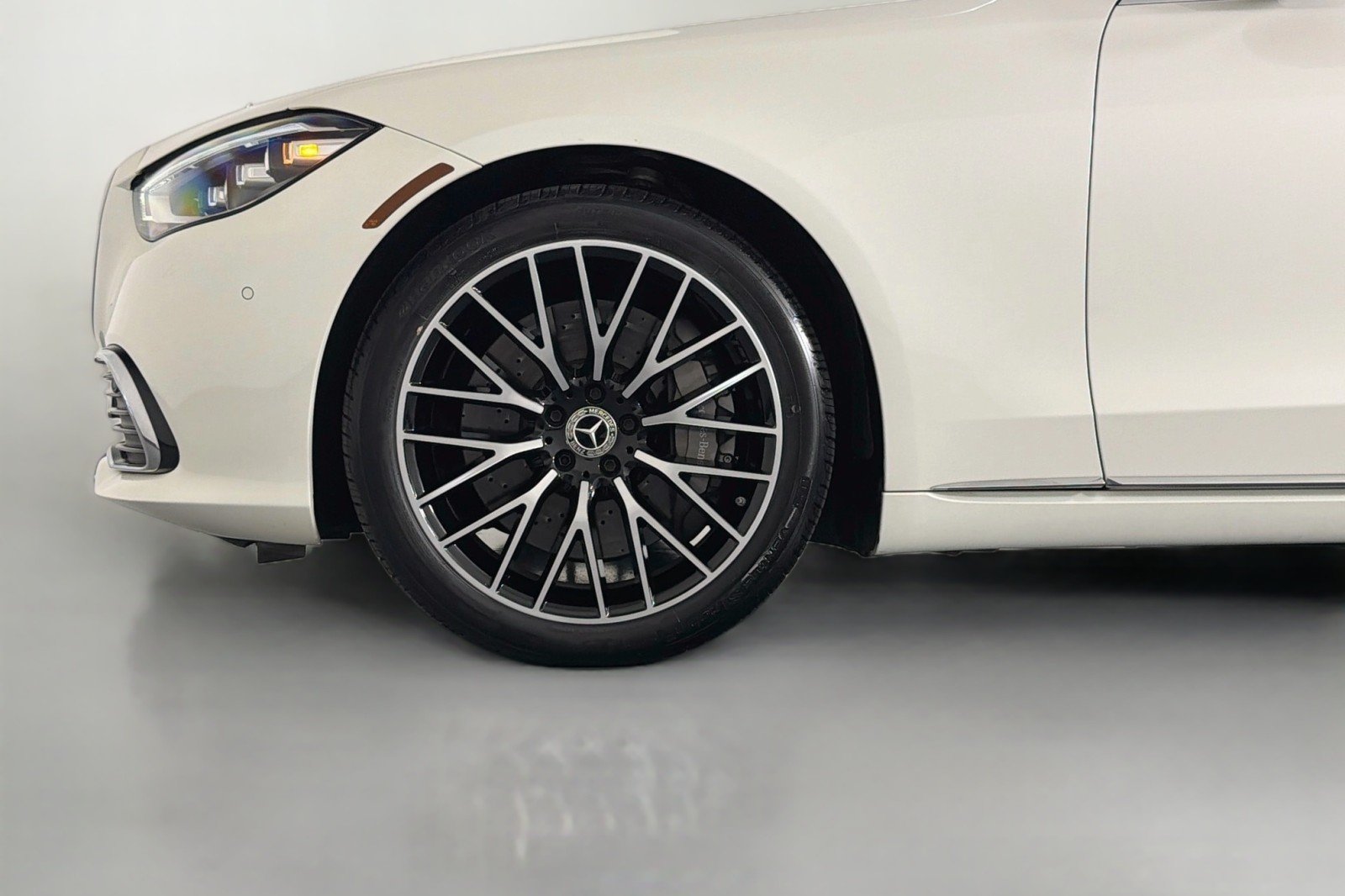 Certified Used 2023 MANUFAKTUR Diamond White Mercedes-Benz S 500 image 11