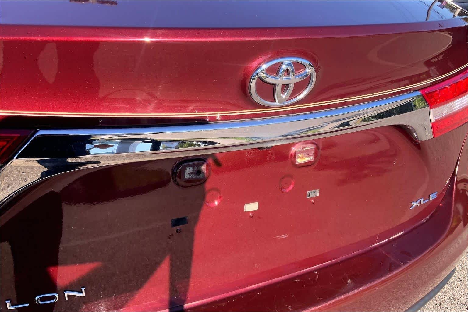 Used 2015 Ooh La La Rouge Mica Toyota XLE Touring image 18